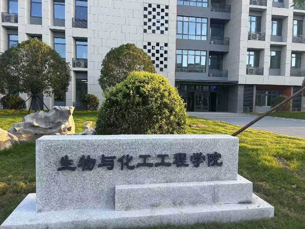 临夏县扬州职业大学体育场高杆灯项目